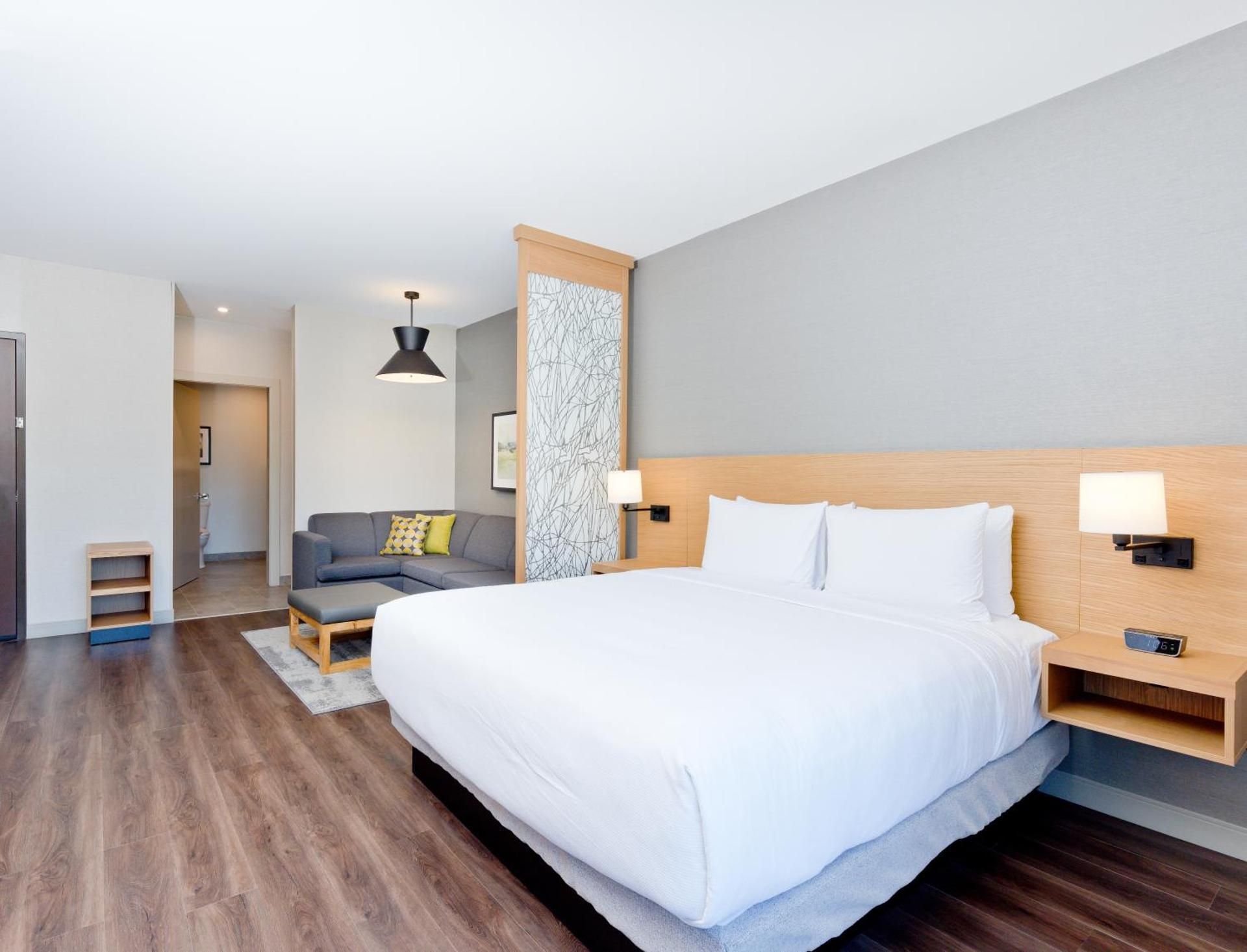 High Floor King Bed (plus Sofa Bed)