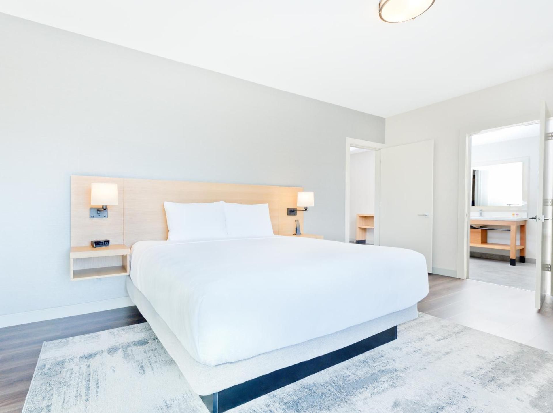 One Bedroom Kitchen Suite King Bed (plus Sofa Bed)