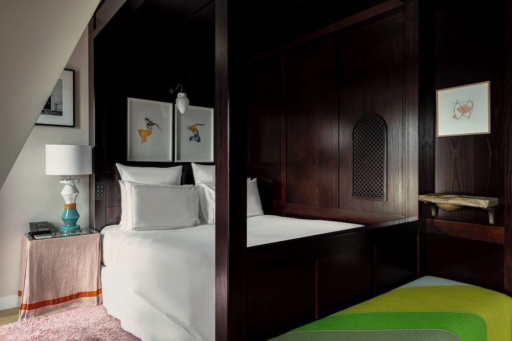 Experimental Marais Classic Room (Baldaquin)