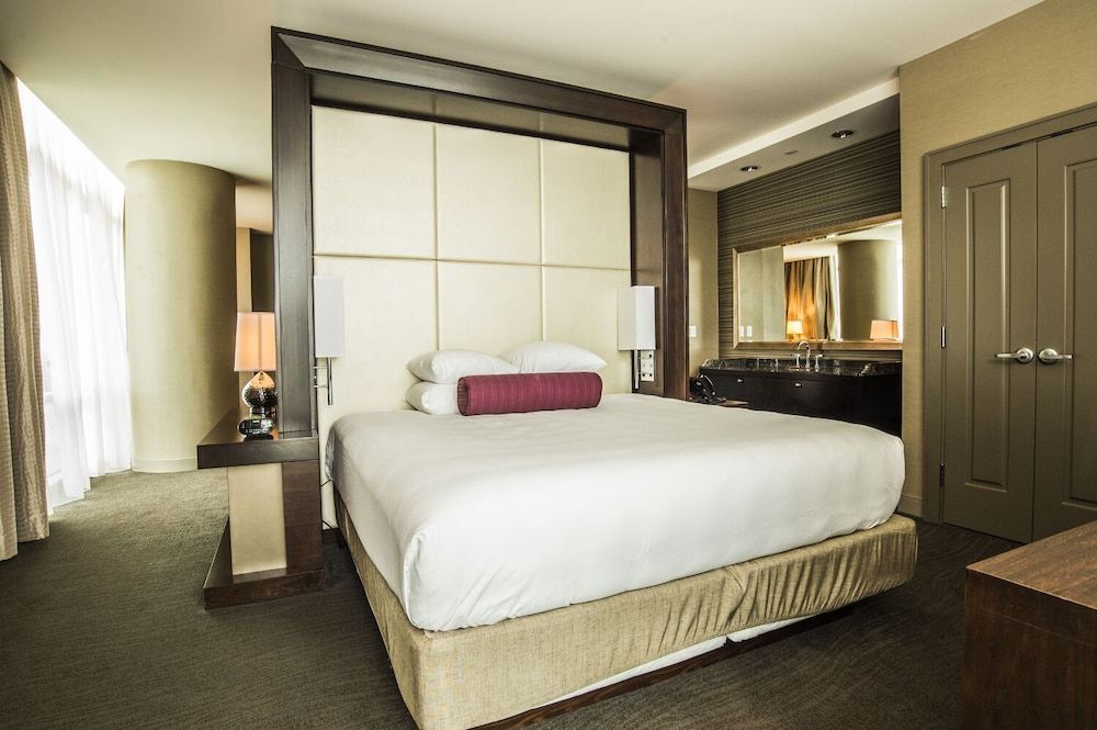 Wind Creek Casino & Hotel Wetumpka Accessible Corner Suite King Non-Smoking 5