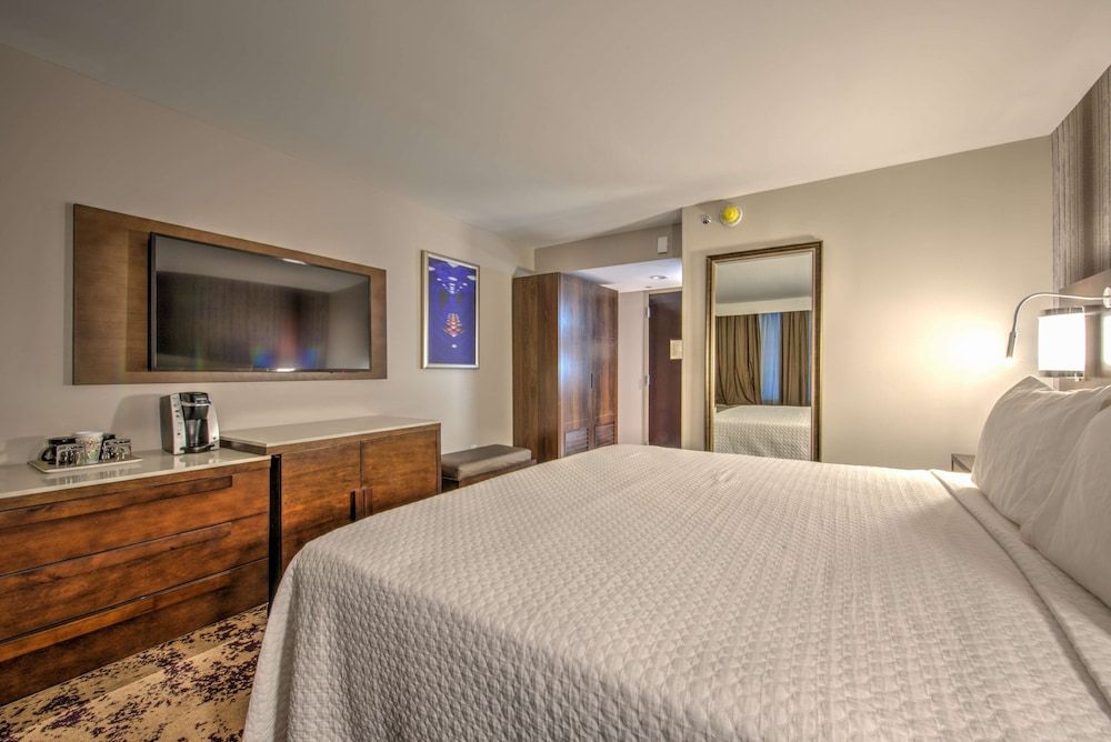undefined DoubleTree by Hilton Houston Brookhollow 4
