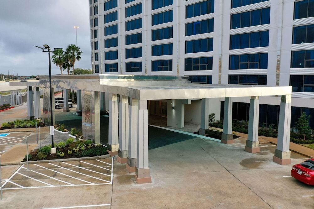 undefined DoubleTree by Hilton Houston Brookhollow 3