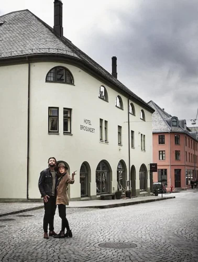 undefined Hotel Brosundet 3