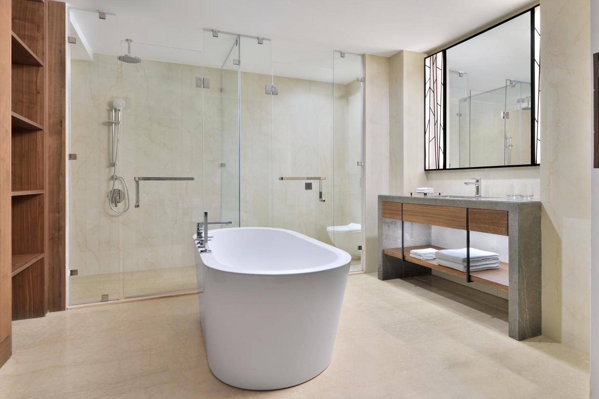 deluxe room with bathtub, deluxe guest room, 1 king, balcony