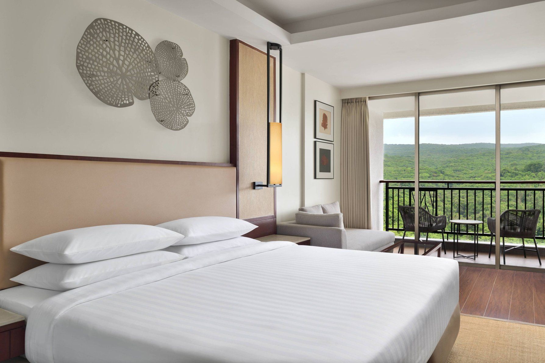 Guest Room, King Bed, Guest room, 1 King, Valley view, Balcony