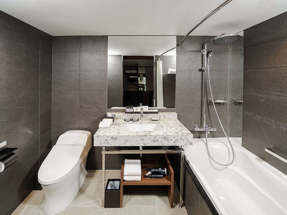Room, 1 King Bed, Corner