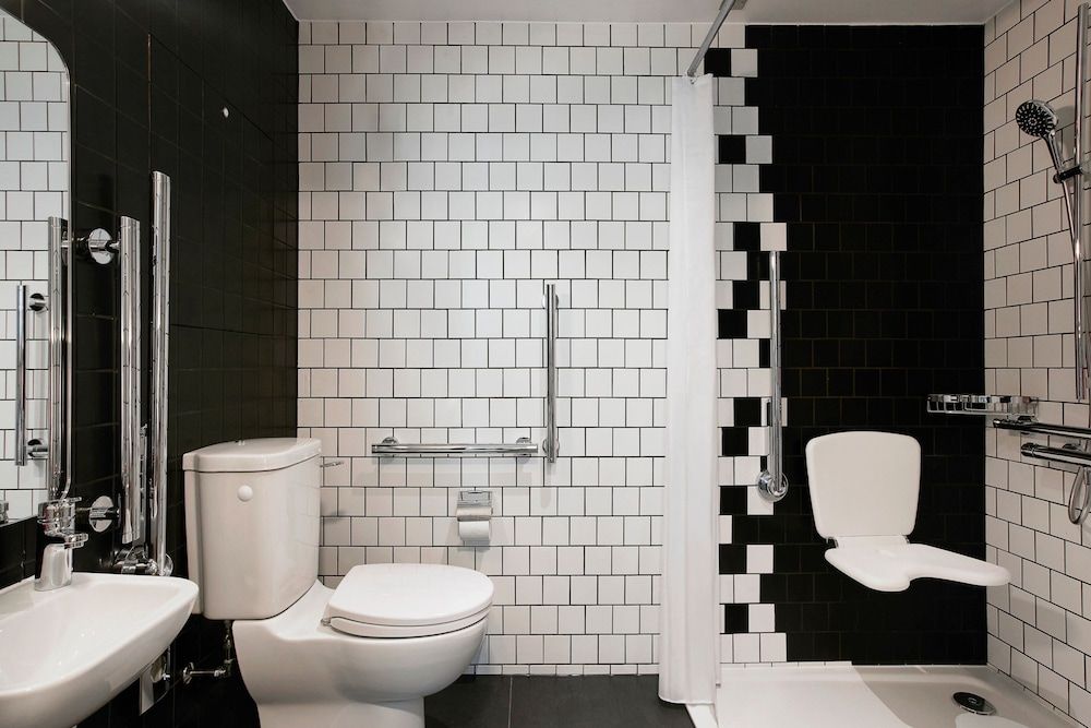 Moxy Manchester City Room, 1 King Bed, Non Smoking 8