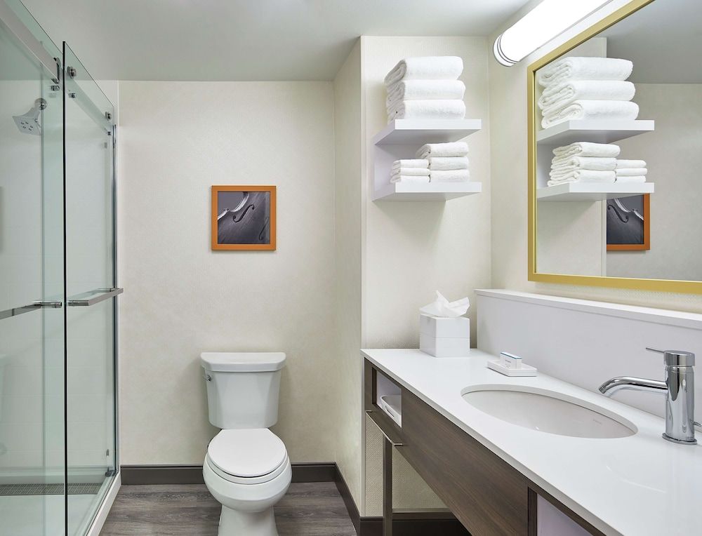 Hampton Inn & Suites Atlanta Midtown Room, 2 Queen Beds, Accessible (Hearing) 3