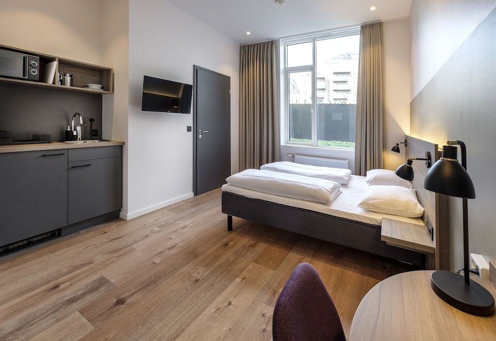 Studio, 1 Queen Bed, Kitchenette, City View