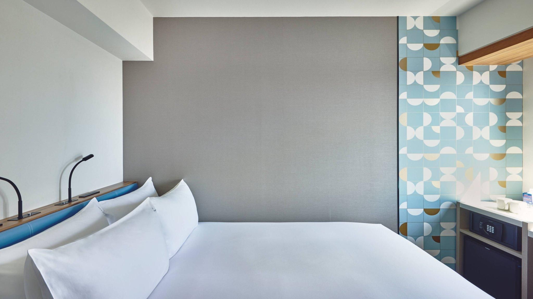 1 King With Free Breakfast