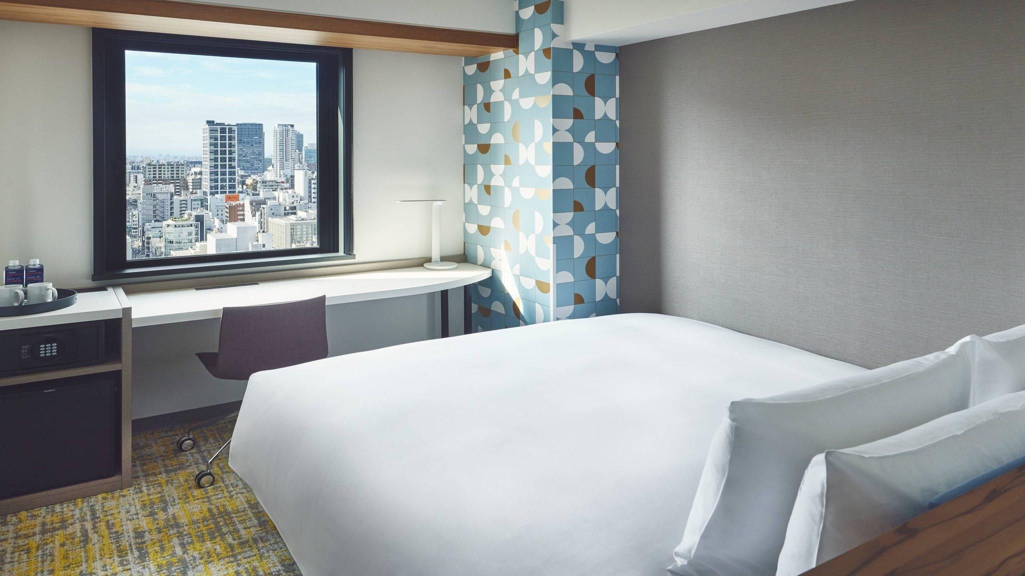 1 Queen City View High Floor with Free Breakfast