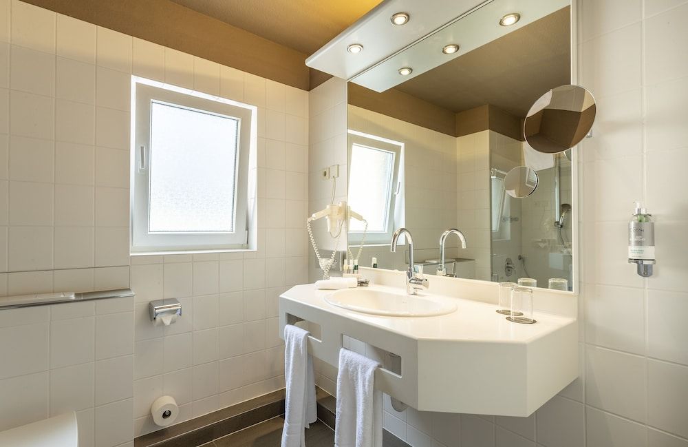 Parkhotel Berghoelzchen Exclusive Double Room 4