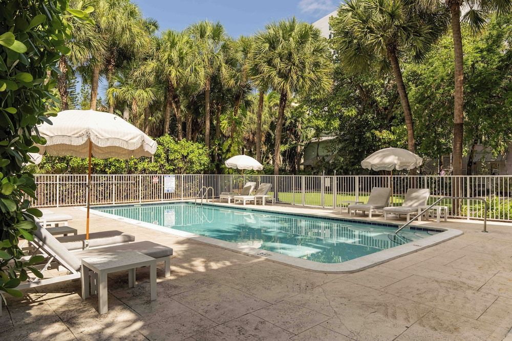undefined Miami River Inn By Renzzi