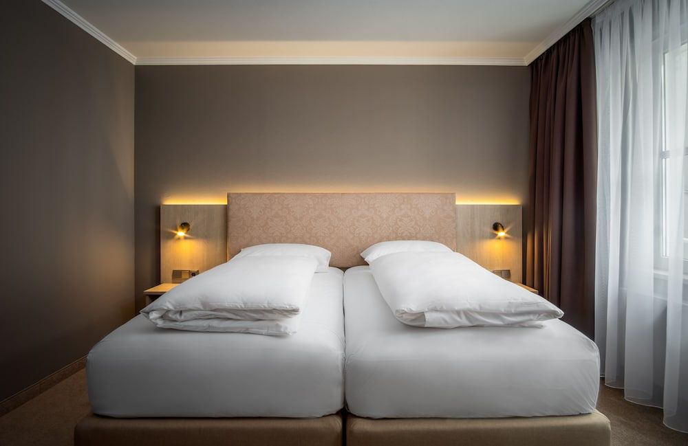 AWA Hotel Standard Double Room, City View 3