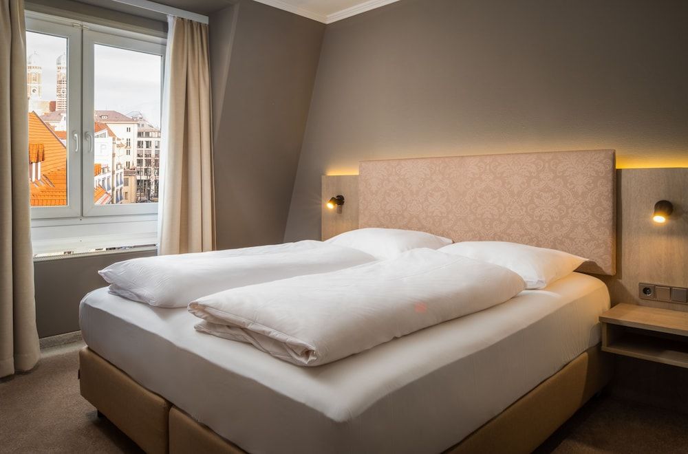 AWA Hotel Standard Double Room, City View 2