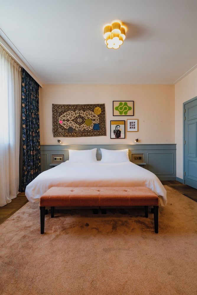 Hotel Mercier Deluxe Double Room 4