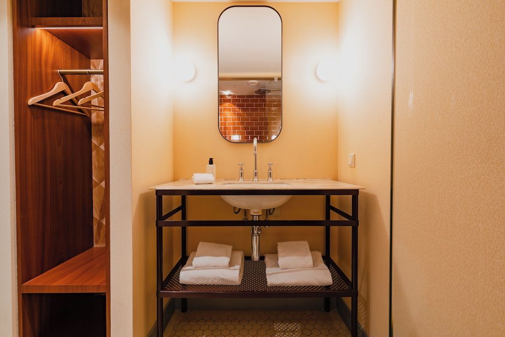 Hotel Mercier Deluxe Double Room 17