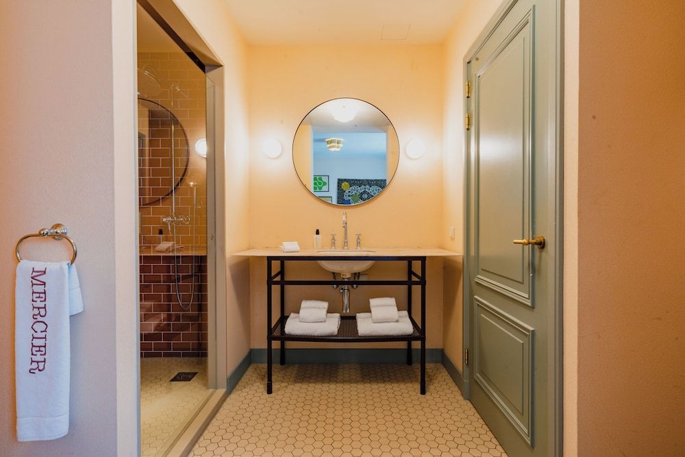 Hotel Mercier Deluxe Double Room 12