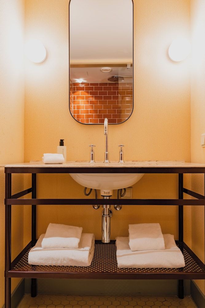 Hotel Mercier Deluxe Double Room 18