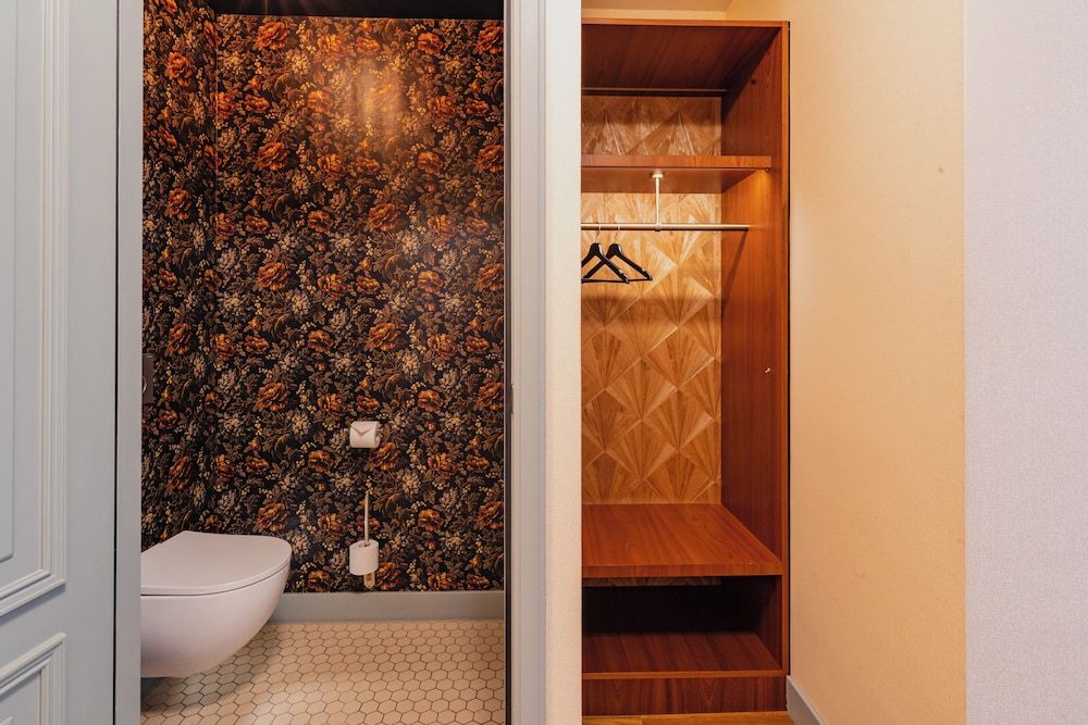 Hotel Mercier Deluxe Double Room 9