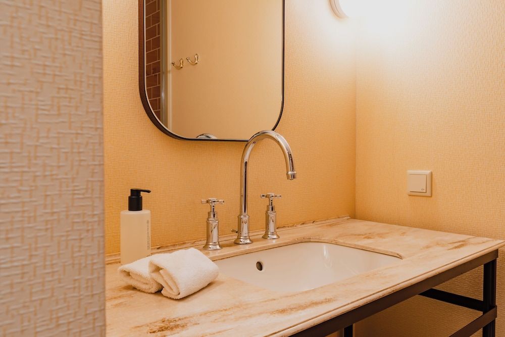 Hotel Mercier Deluxe Double Room 18