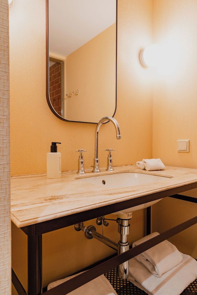 Hotel Mercier Deluxe Double Room 21