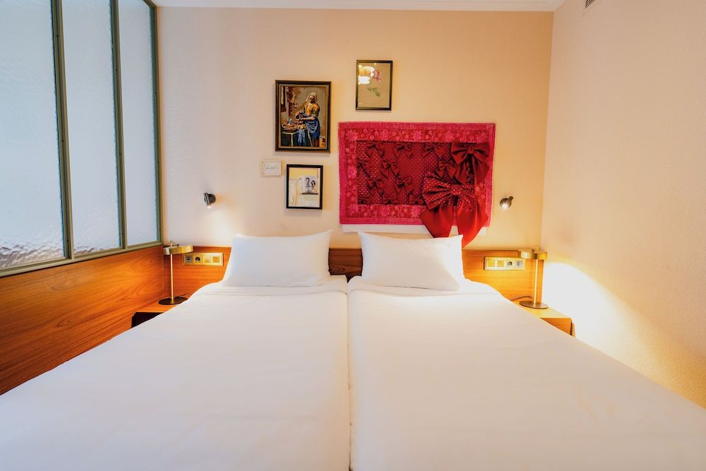 Hotel Mercier Deluxe Double Room 6