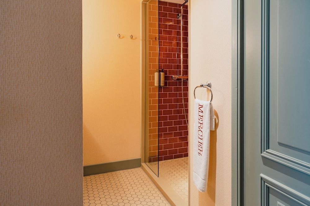 Hotel Mercier Deluxe Double Room 11