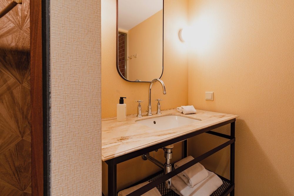 Hotel Mercier Deluxe Double Room 17