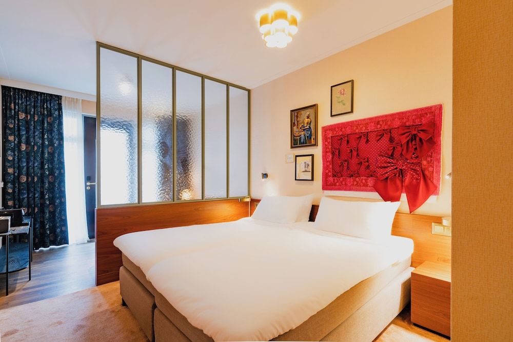 Hotel Mercier Deluxe Double Room