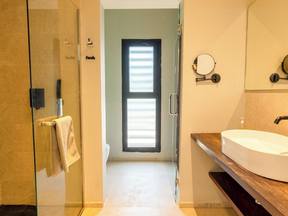 Tamala Beach Resort Premium Room, Pool View 8