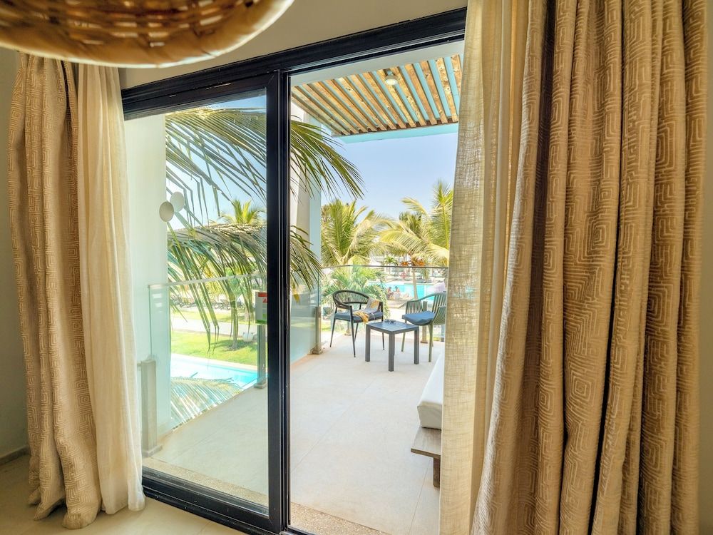 Tamala Beach Resort Premium Room, Pool View 6