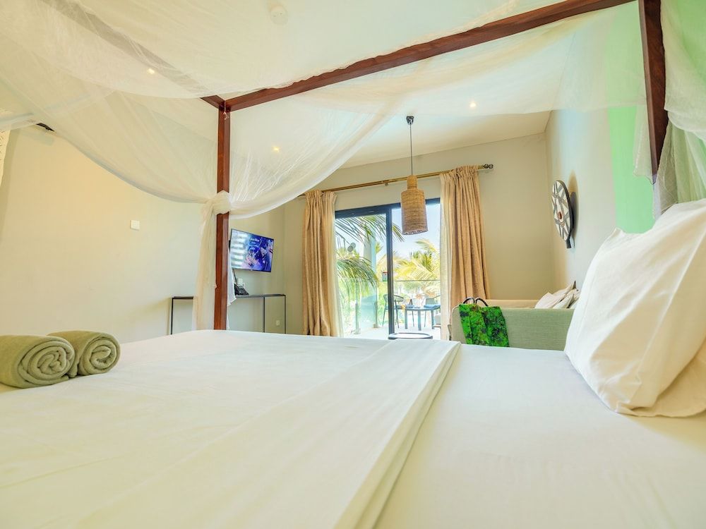 Tamala Beach Resort Premium Room, Pool View 5