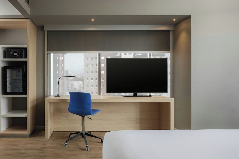 Aloft Lima Miraflores Deluxe Room, 1 King Bed 10