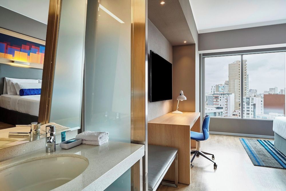 Aloft Lima Miraflores Deluxe Room, 1 King Bed 7