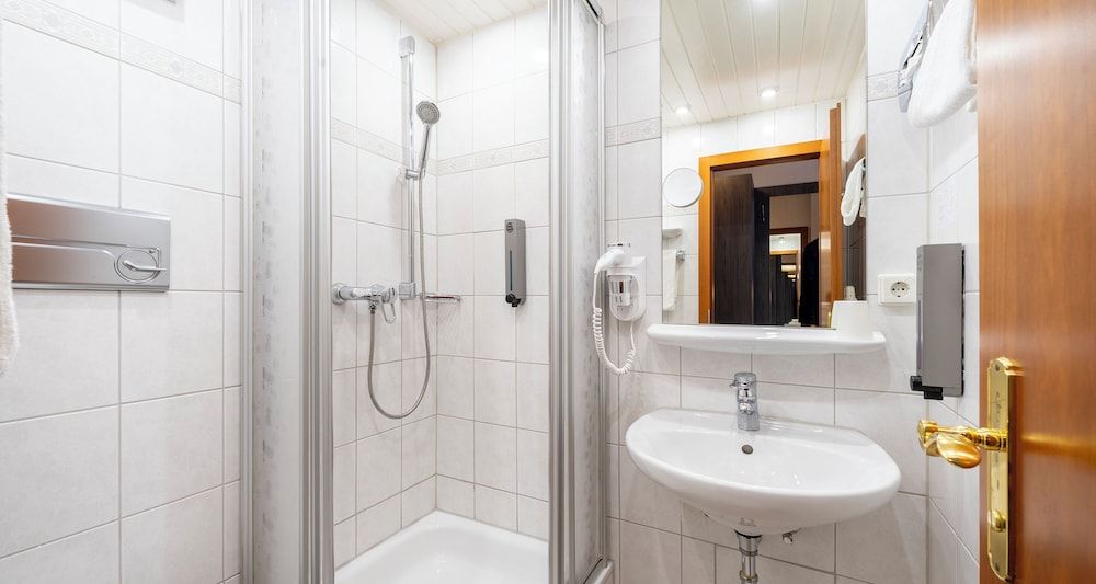 PLAZA Hotel Buchhorner Hof Economy Double Room 2