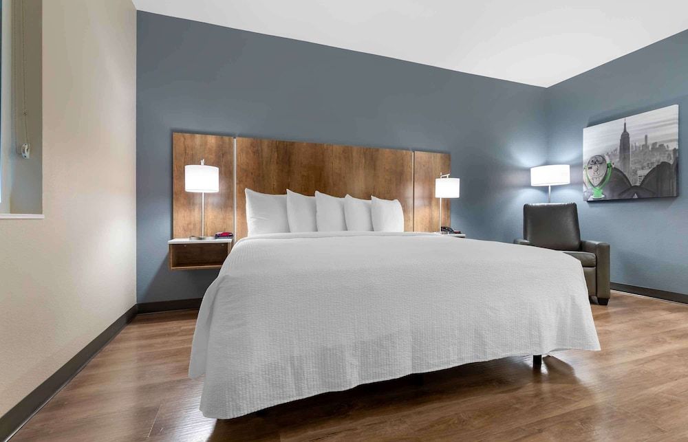 Standard Studio, 1 King Bed, Non Smoking, Refrigerator (Microwave)