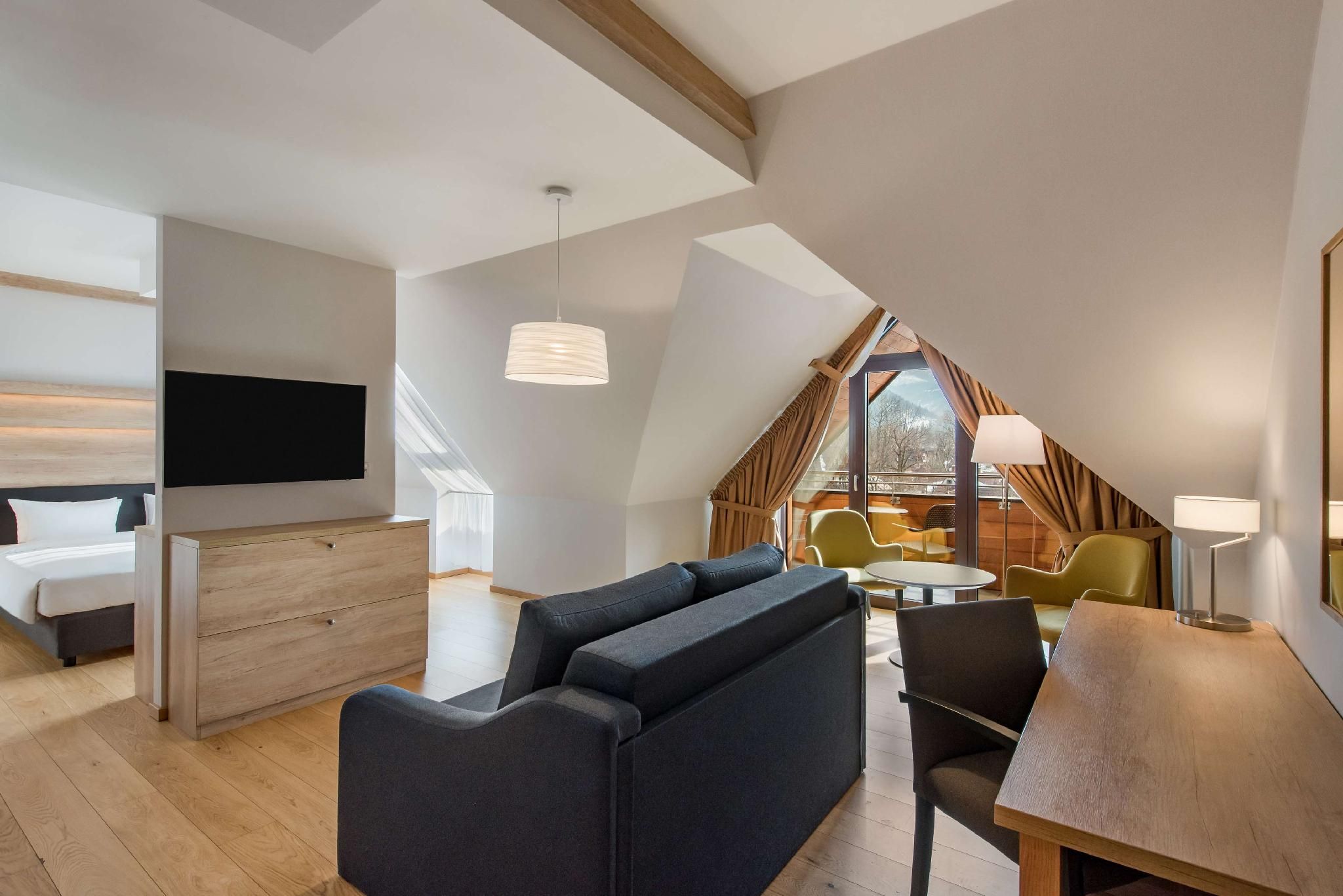 Junior Suite Mountain View