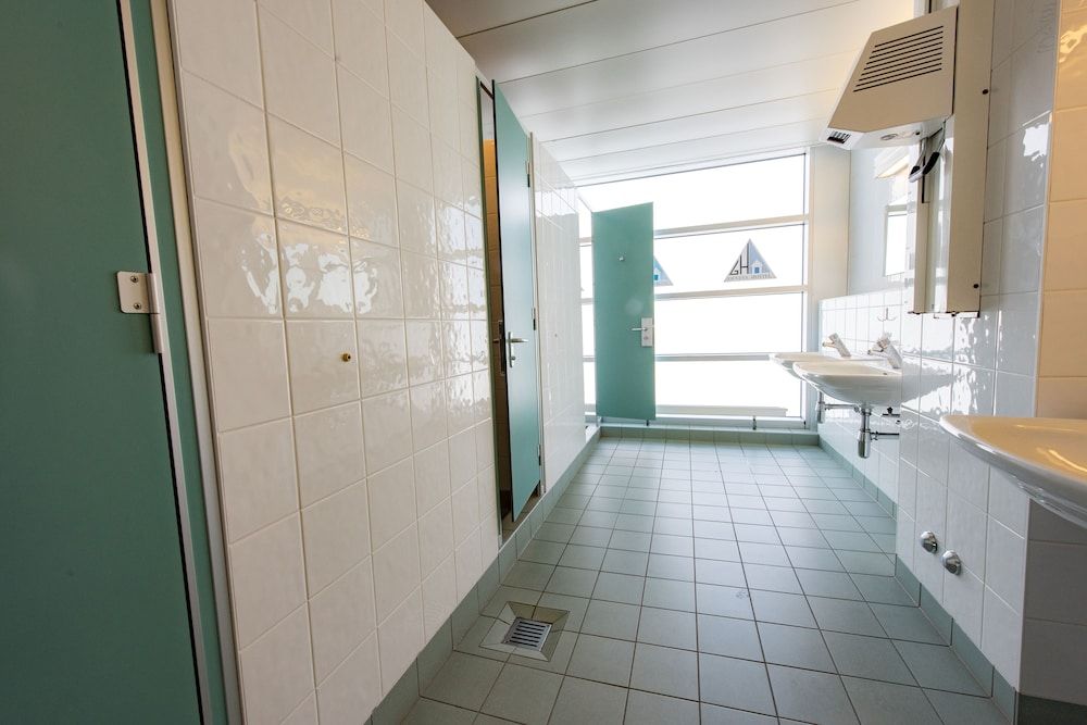 Geneva Hostel Shared Dormitory, Men only 9