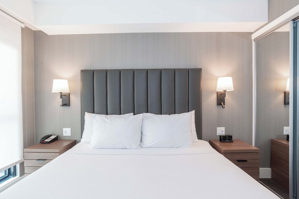 Standard Suite, 1 King Bed, Kitchen