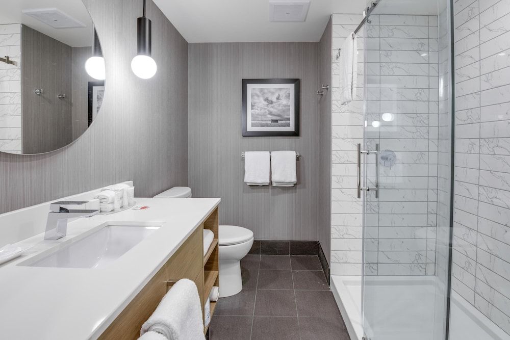 Sandman Signature Saskatoon South Hotel Studio Suite, 1 King Bed, Kitchenette 4