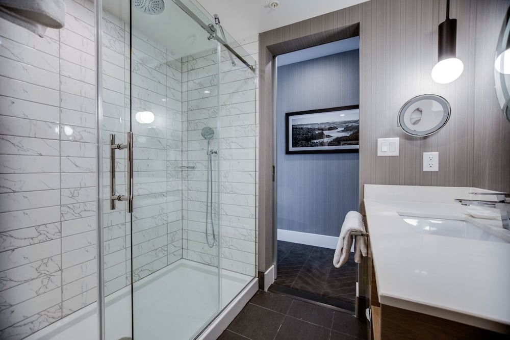 Sandman Signature Saskatoon South Hotel Studio Suite, 1 King Bed, Kitchenette 5