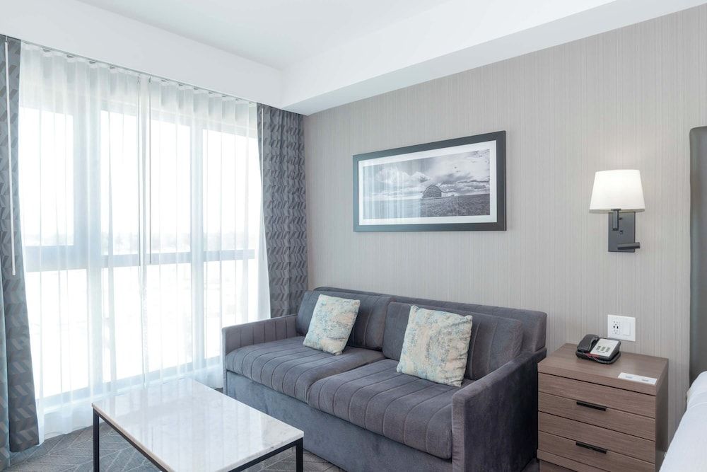 Sandman Signature Saskatoon South Hotel Standard Room, 1 King Bed with Sofa bed 5