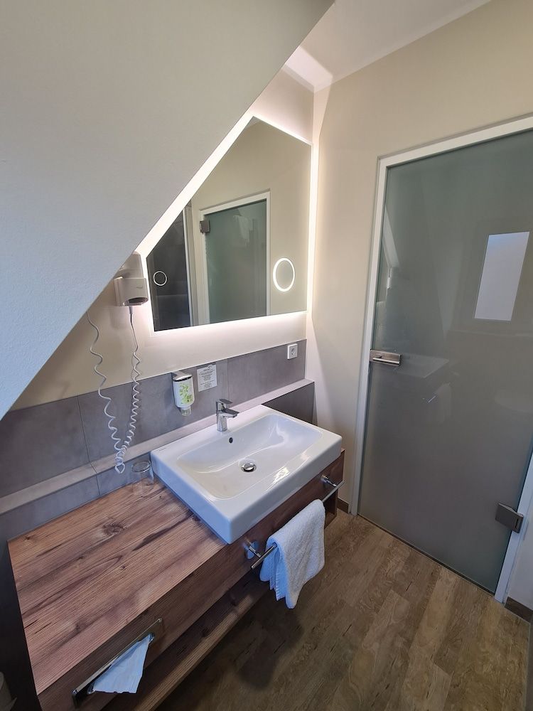 Stadthotel Engel Classic Single Room 7