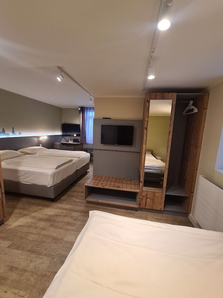 Stadthotel Engel Triple Room