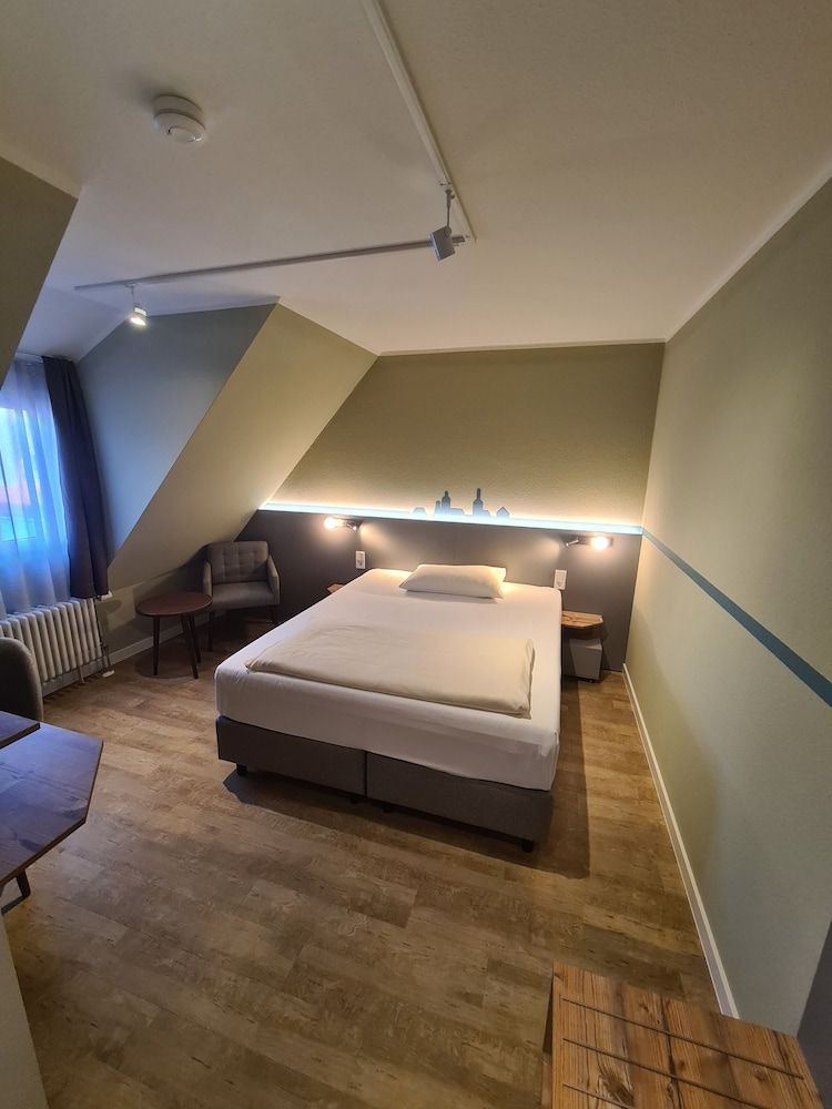 Stadthotel Engel Classic Single Room 5