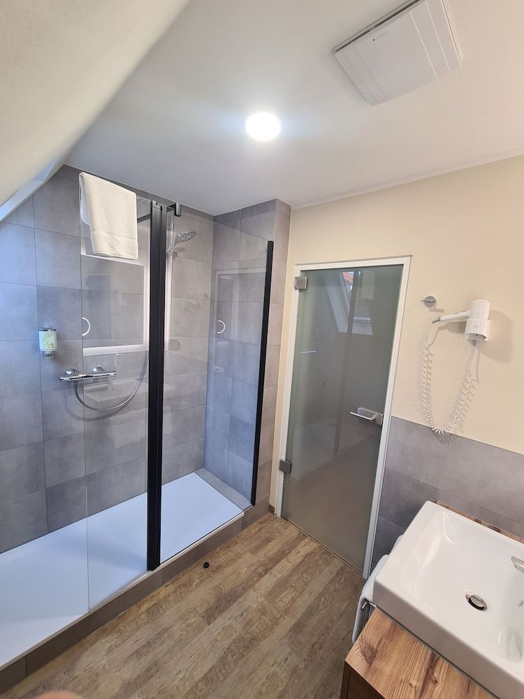 Stadthotel Engel Triple Room 4