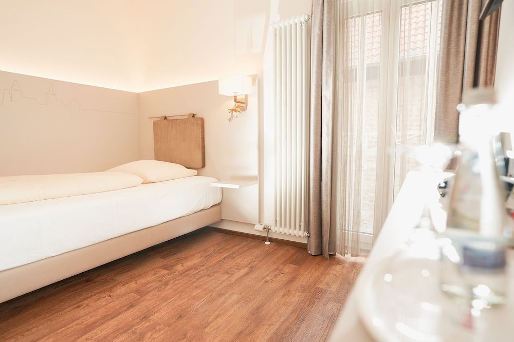 Stadthotel Engel Classic Single Room 3