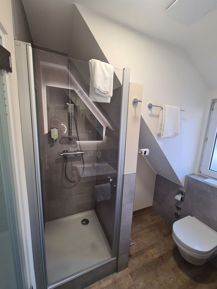 Stadthotel Engel Classic Single Room 8