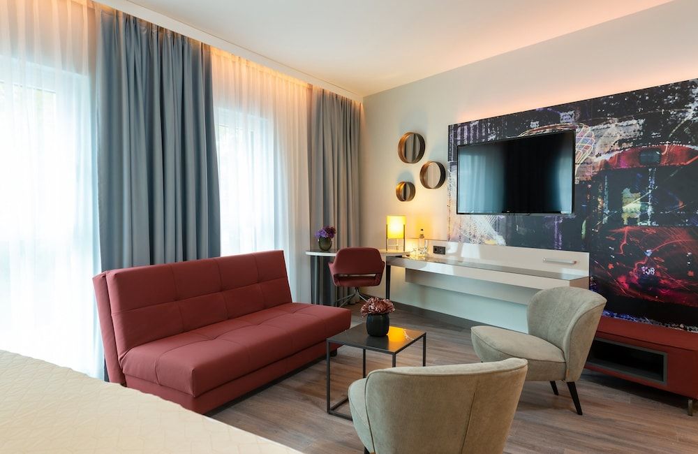 Leonardo Hotel Augsburg Deluxe Room 9